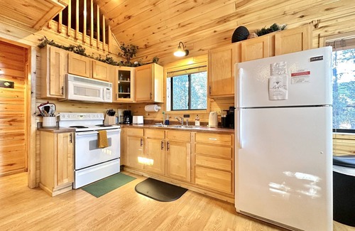 Heber Cabin | The Tamarack | Spa, Updated Décor, Pet Friendly!