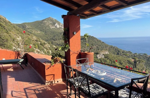 Cala Piccola Apartment | The terrace by the sea