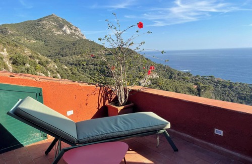 Cala Piccola Apartment | The terrace by the sea