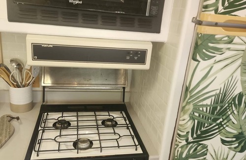 Griffin Heights House | The Tiki Hut RV is Completely Renovated, 2.7 mi, 8 min to Doak Campbell Stadium