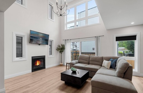 Grand Bend Cottage | THE TIPSY OTTER- 5 BR COTTAGE CLOSE TO THE BEACH