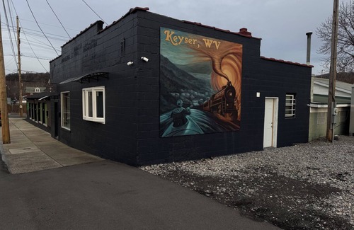 Keyser Apartment | “The Train Station” - A modern open space B&B with a western vibe. Must see!