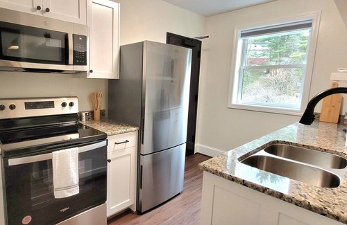Tazewell Apartment | The Traveler on Main - Suite 4