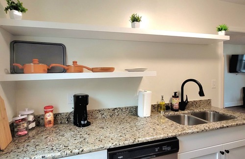 Tazewell Apartment | The Traveler on Main - Suite 4