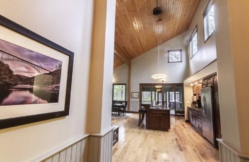 Victor House | The Tree House in the heart of the New River Gorge National Park