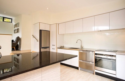 Kaiteriteri Cottage | The Treehouse - Kaiteriteri Holiday Home