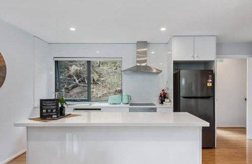 Taroona Apartment | The Treetops Nest Apartment-self contained