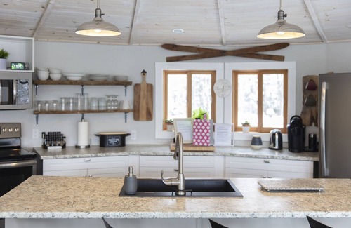 Huntsville House | The Triple Round House, In The Heart Of Hidden Valley Ski Hill & Peninsula Lake