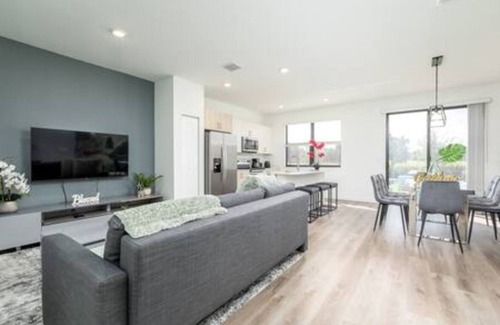 Survey Creek House | The Tucan Extra Large 2 masters on the golf