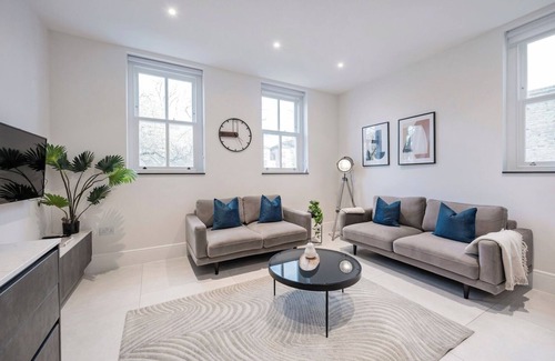 Holloway Apartment | The Two Flats Seven Bedroom Space