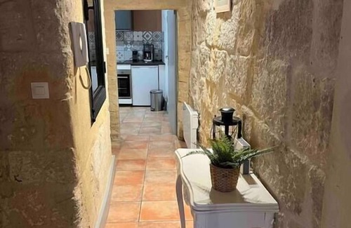 Uzes Apartment | 'The Ucetia' appt in charming stone house in Uzès centre