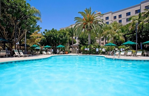 Anaheim Resort Hotel | The Ultimate Destination for a Fun-Filled Anaheim Adventure w/Free Breakfast!