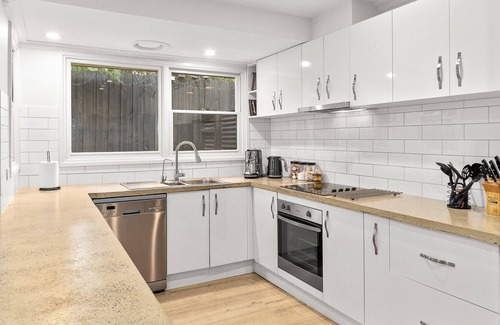 Frankston House | The Ultimate Family Entertainer