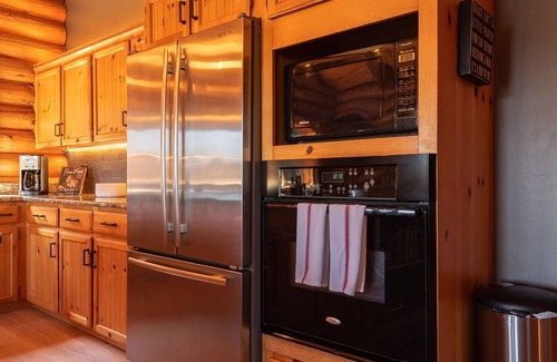 Boring House | The Ultimate Family Getaway at Dolan Creek Farm for 10!