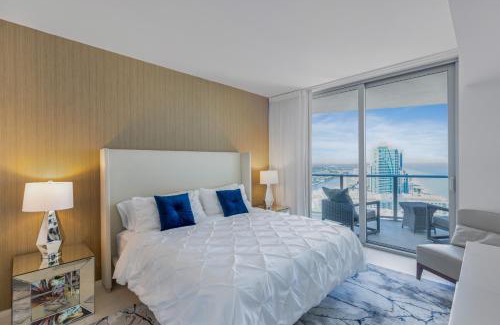 Hollywood South Central Beach Apartment | The Ultimate Resort - BEACHFRONT 2 BEDROOM APARTMENT WITH DIRECT OCEAN VIEW, ROOFTOP POOL, HOT TUB AND GYM