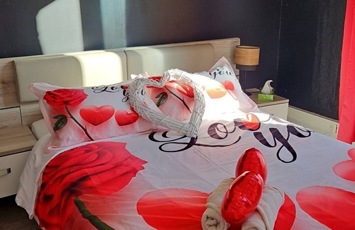 Gardanne House | The unexpected Love Room with Jacuzzi