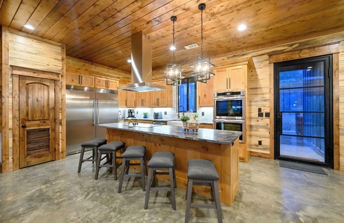 Pickens Cabin | The Unicorn – 8BR Luxury Cabin w/Pool & Pickleball!