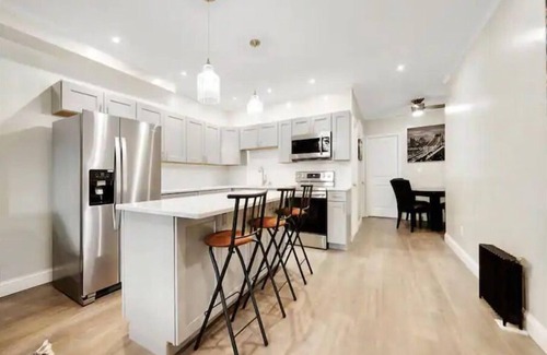 Bushwick Apartment | The Unique Home ,Classic & Comfortable Stay, The Ideal Vacation Home