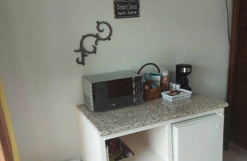 George Town Apartment | The Upper Deck Cozy Private Room 5 minutes away from beach