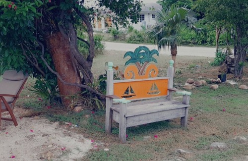 George Town Apartment | The Upper Deck Cozy Private Room 5 minutes away from beach