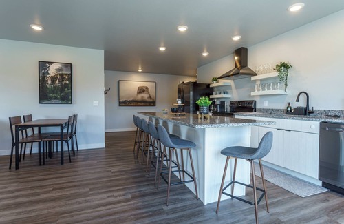 Spearfish House | The Upper Hillsview Loft, Brand New Upper Hilsview Loft