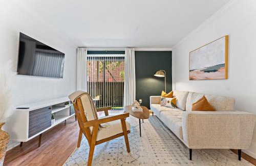 Astrodome Apartment | The Val's Place