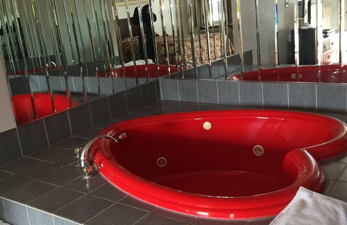 Harmarville Hotel | The Valley Motel