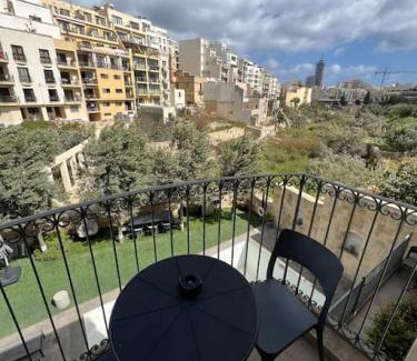 Ta' Giorni House | The Valley Room 6 with parking on premises