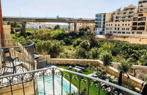 Ta' Giorni House | The Valley Room 6 with parking on premises