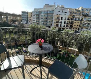 Ta' Giorni House | The Valley Room 6 with parking on premises