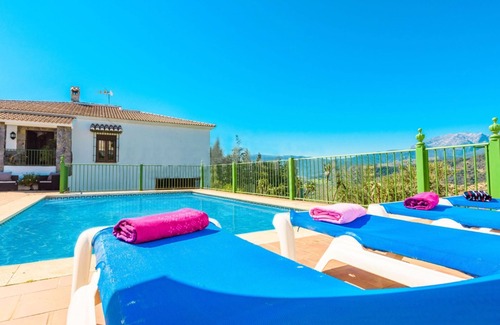 Alozaina Cottage | THE VALLEYS OF ANA: relax and comfort in the middle of nature.