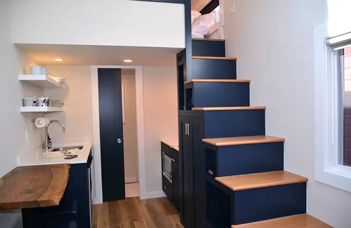 Alphabet Historic District Hotel | The Vera - Cute Tiny House - AC, WiFi, 96 Walk Score!