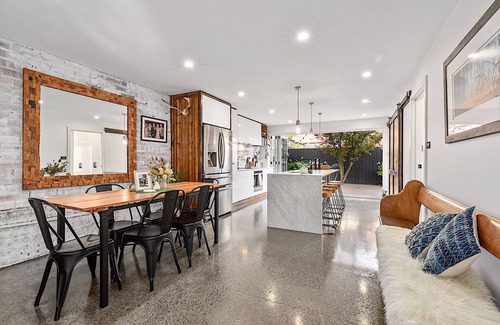 Launceston CBD House | The Very Trendy Black House