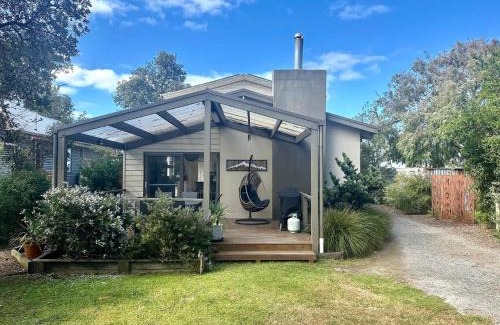 Sandy Point House | The Vibe Sandy Point Stay 3 Pay 2 Sept to Oct