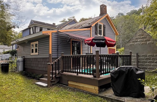 Martins Creek Cottage | The Victorian Peach - Charming, historic Carriage House in Martins Creek, PA