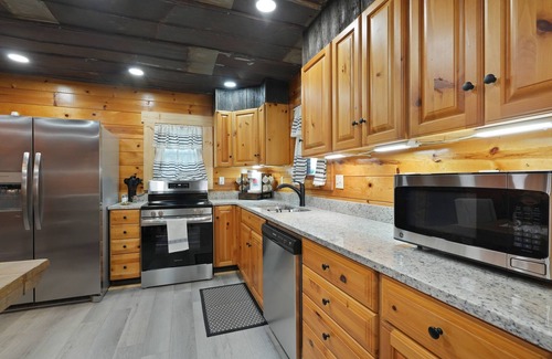 McArthur Cabin | The View at Grizzly Mountain | Hocking Hills