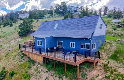 Evergreen House | The View at Mountain Retreat By Red Rocks and Golden