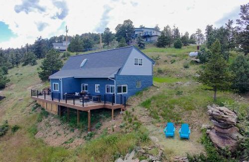 Evergreen House | The View at Mountain Retreat By Red Rocks and Golden
