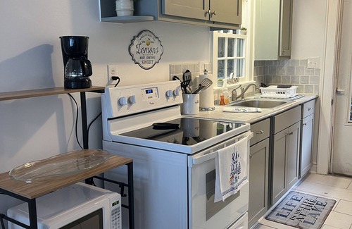 Hickory Cottage | “The View” Lake Front Cottage w/Hot tub