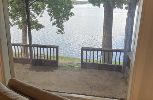 Hickory Cottage | “The View” Lake Front Cottage w/Hot tub