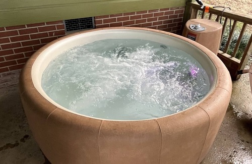 Hickory Cottage | “The View” Lake Front Cottage w/Hot tub