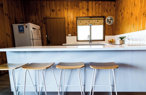 Metung House | The View, Metung. Cosy, Comfy, Pet friendly & breathtaking views of Bancroft Bay