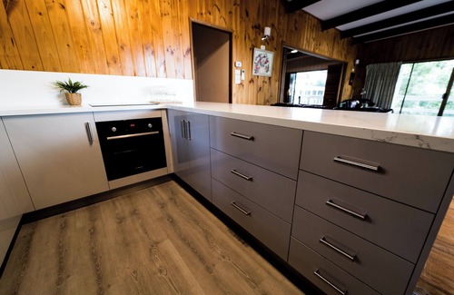 Metung House | The View, Metung. Cosy, Comfy, Pet friendly & breathtaking views of Bancroft Bay