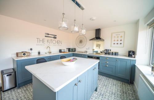 Holt Apartment | 'The View' Penthouse Apartment Number Four Lees Terrace