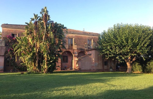 San Leonardello Villa | The Villa dei Limoni, between sea and mountains
