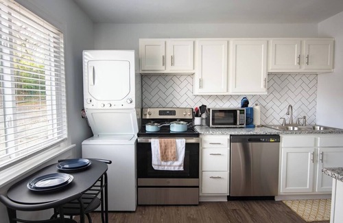 Five Points South Condo | The Vulcan Hexaplex - 6 Private Units/WiFi/Parking