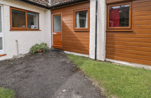 Watchet House | THE WAGTAILS (NO3), character holiday cottage in Watchet