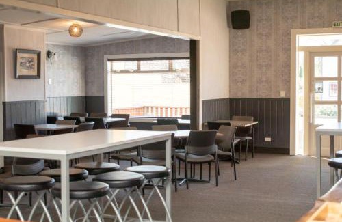 Wakefield Hotel | The Wakefield Bar and Restaurant Ltd