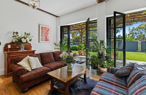 Central Mudgee House | The Warehouse Heritage Elegance in Central Mudgee