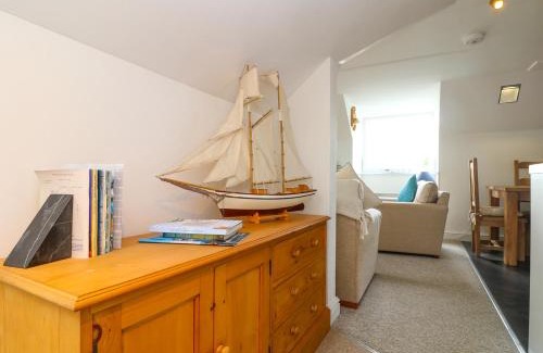 Porthcurno Apartment | The Watch